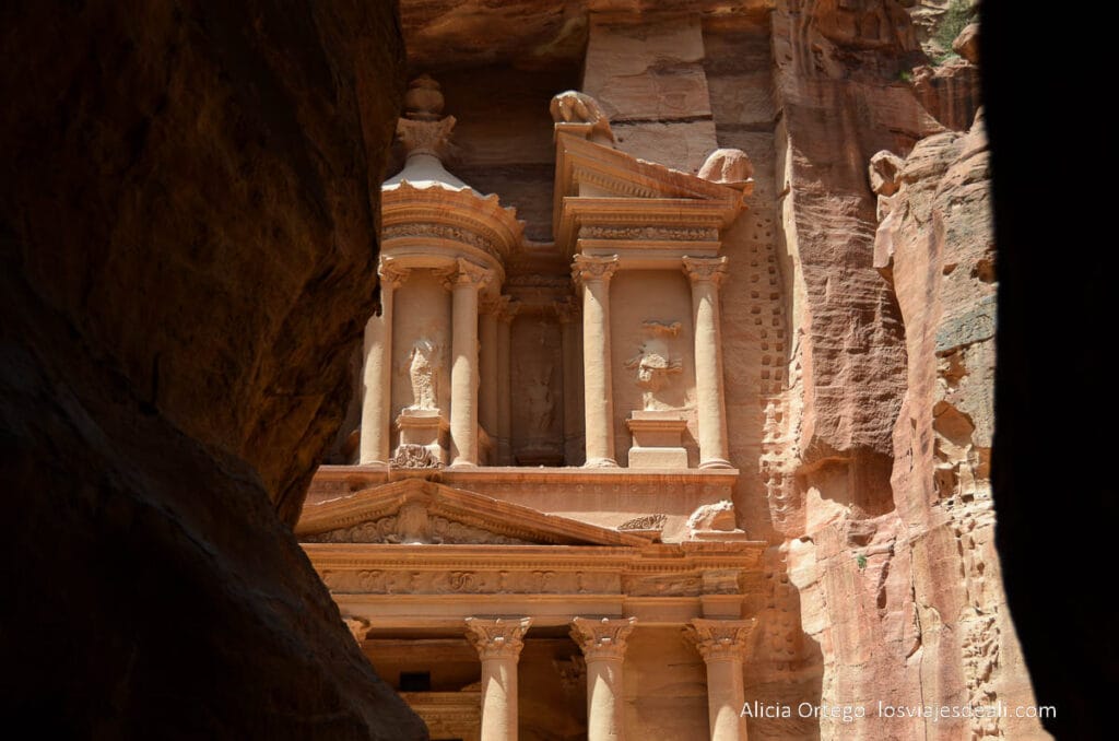 fachada del tesoro de Petra