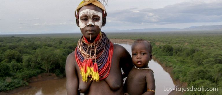 visitando a la tribu Karo en un lugar espectacular 13 tribu karo etiopía
