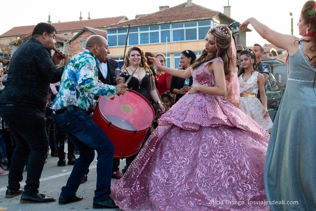 Gentes de Europa, pequeñas historias de encuentros breves 20 boda gitana en la calle