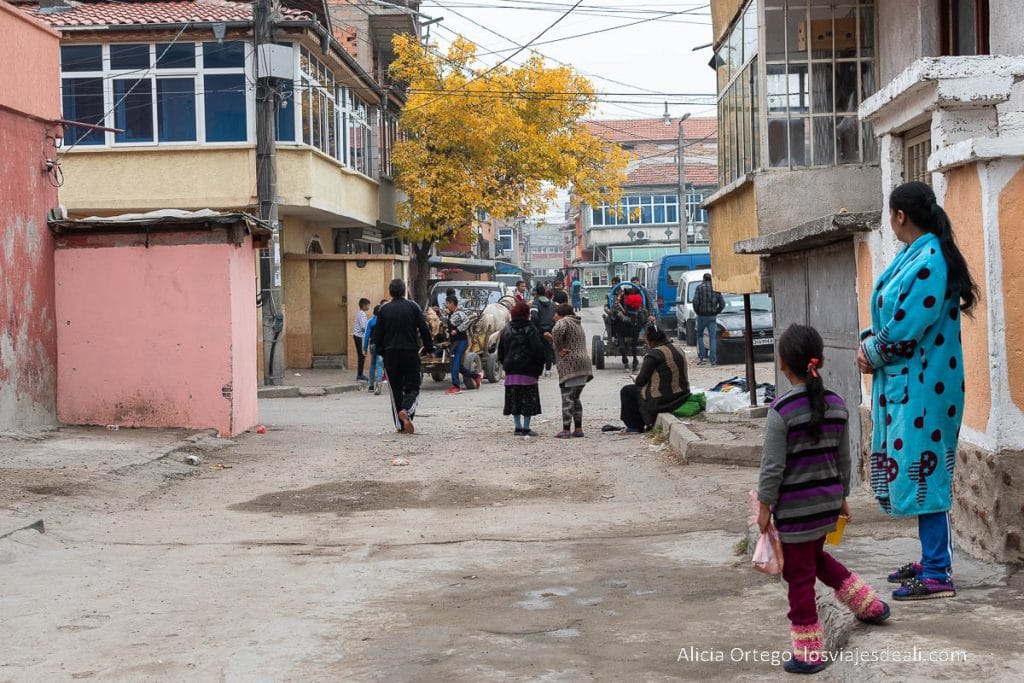 calle de nadehzda con gente