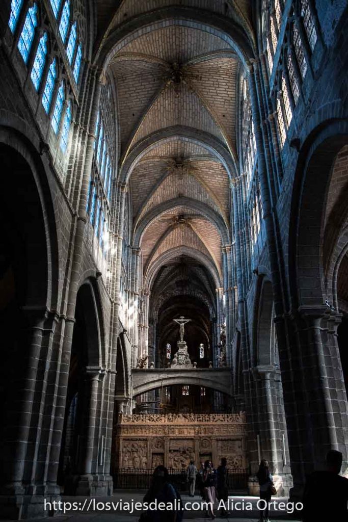 Lugares que ver en Ávila: los imprescindibles para pasar un día perfecto 94 nave central de la catedral uno de los lugares que ver en Ávila