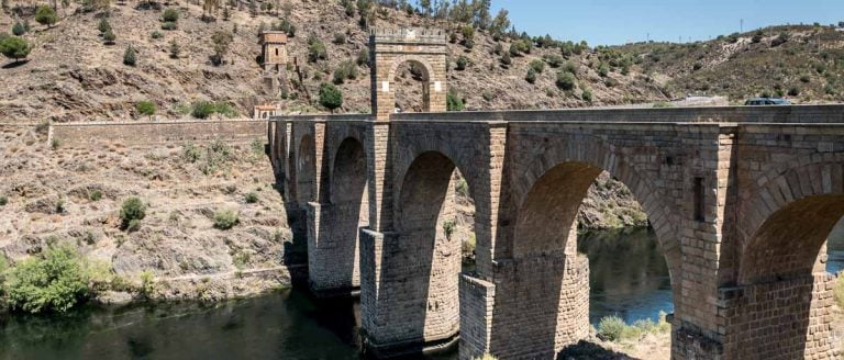 Dos poderosas razones para visitar Alcántara (Cáceres) 3 puente de alcántara