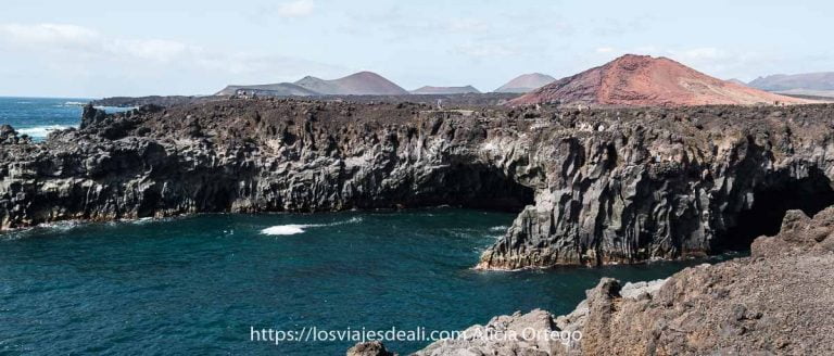 costa de los hervideros uno de los lugares que ver en lanzarote
