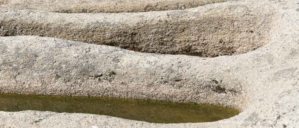 Necrópolis medievales en la sierra de Madrid 8 tumbas excavadas en granito en una de las necrópolis medievales de la sierra de madrid