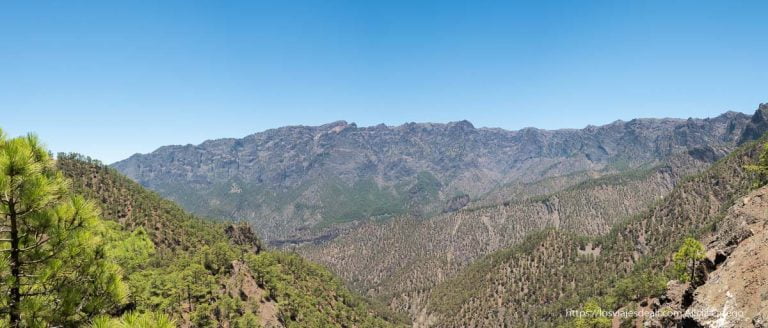 La Isla de la Palma: razones para ir y planes fáciles entre volcanes, bosques tropicales y mucho más 17 vista de la caldera de taburiente desde la cumbrecita en la isla de la palma