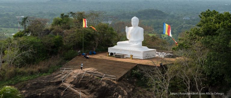 triángulo cultural de sri lanka buda gigante de mihintale