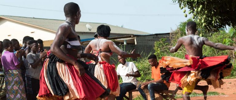 Danzas, ceremonias y máscaras de Benin: hablando con los espíritus del vudú 2 danzas y máscaras de benin