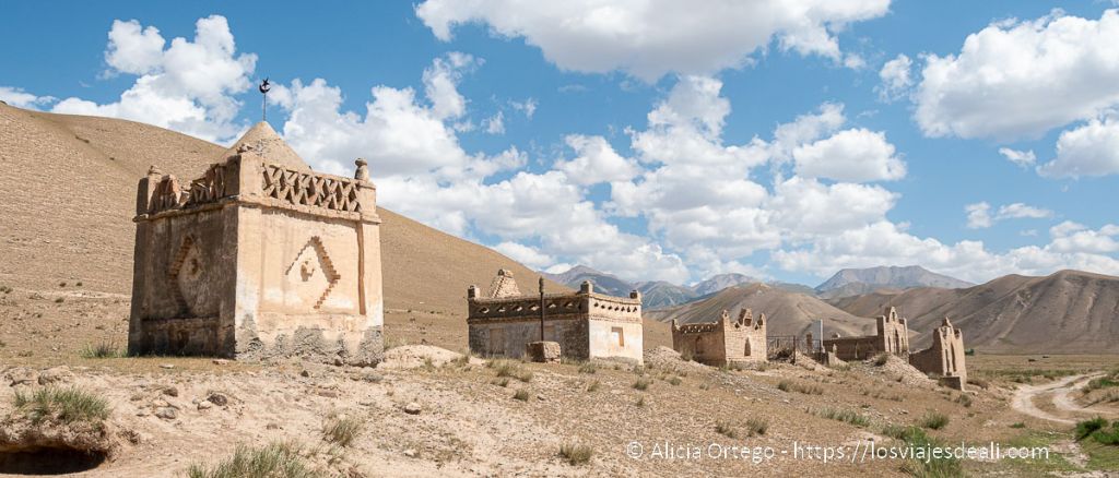 20 sitios que ver en Kirguistán, un país lleno de belleza 8 que ver en kirguistan cementerio tradicional