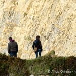 consejos prácticos: gente haciendo fotos en un acantilado