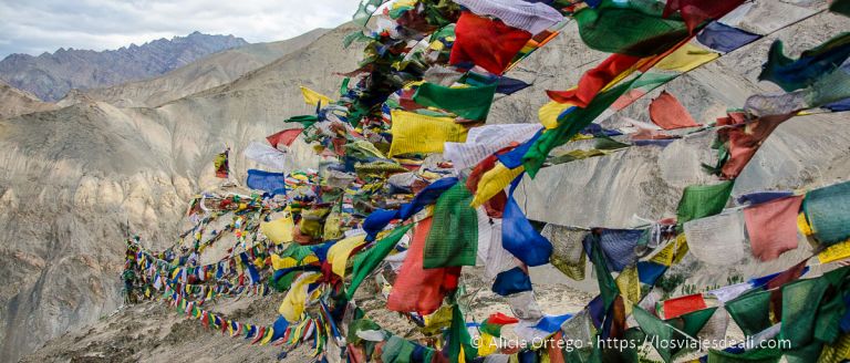 libros de viajes: banderas del himalaya