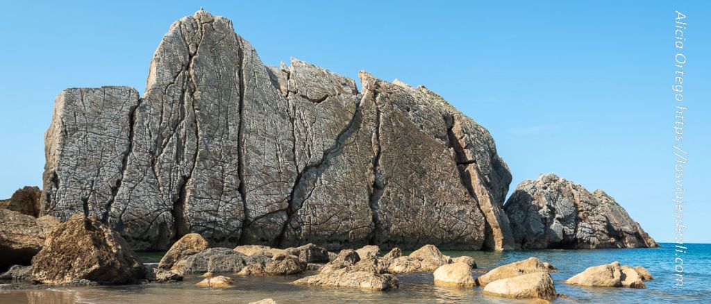 Costa Quebrada de Cantabria: pequeña ruta por sus espectaculares playas 10 costa quebrada de cantabria playa arnía