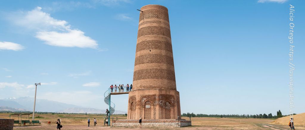 Tesoros milenarios de Kirguistán: la Torre Burana y los petroglifos de Cholpon-Ata 2 torre burana de kirguistán