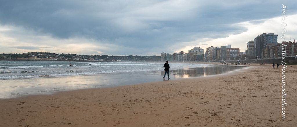Guía para una escapada express a Gijón en tren de alta velocidad: qué ver en 48 horas 9 escapada a gijón en tren playa de san lorenzo
