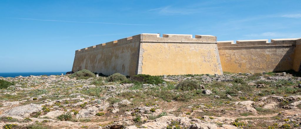 muros de la fortaleza de sagres