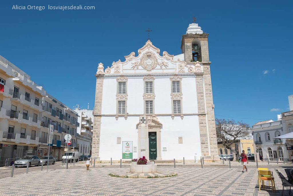 Descubre Olhão, el encanto secreto del Algarve (Portugal) 63 fachada de la iglesia de olhao