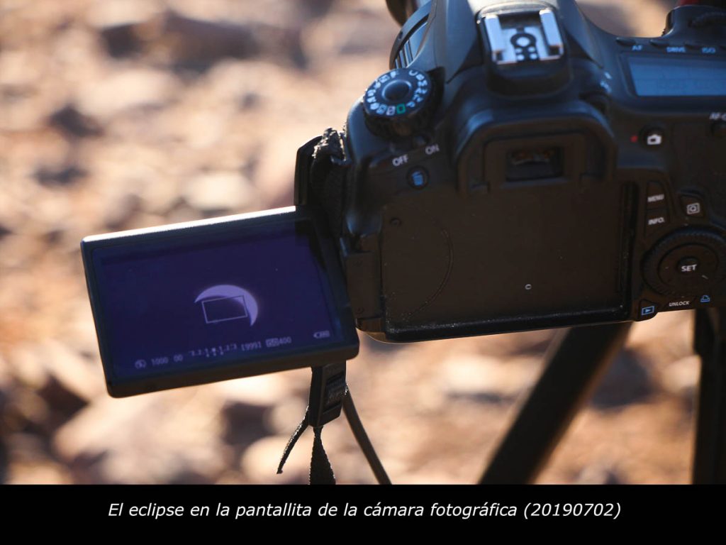 Cómo fotografiar un eclipse solar (o al menos intentarlo) 31 vista de eclipse en la pantalla de una cámara
