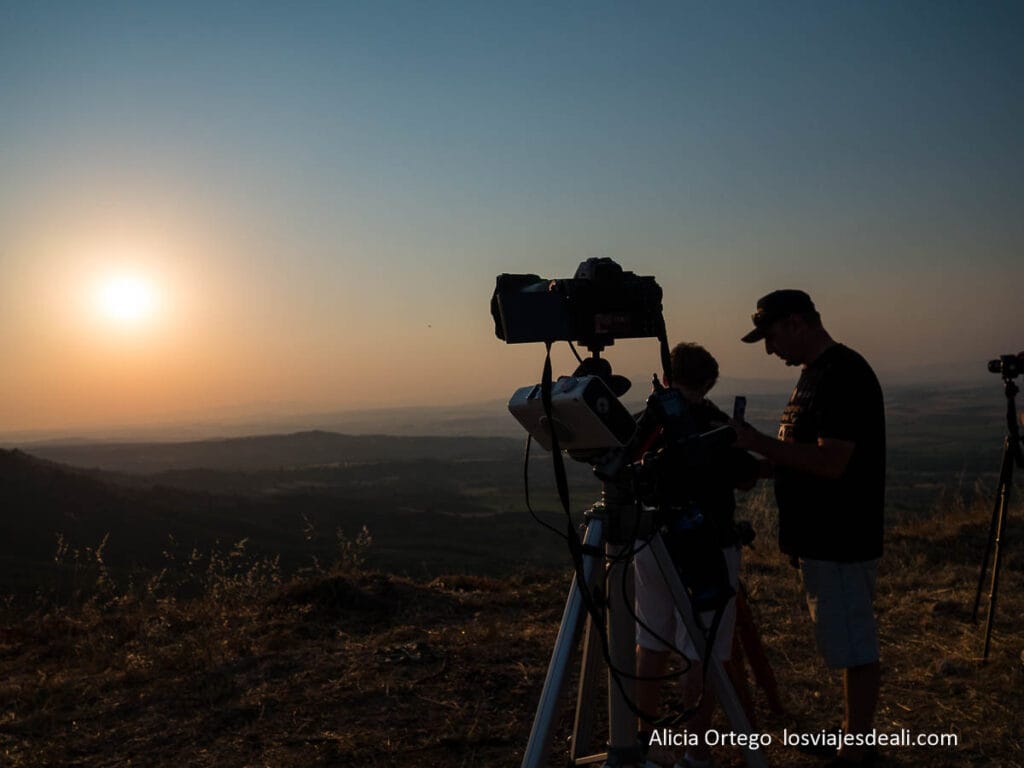 cámara preparada para eclipse solar