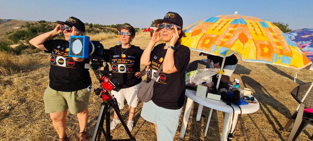 eclipse de sol total con las gafas