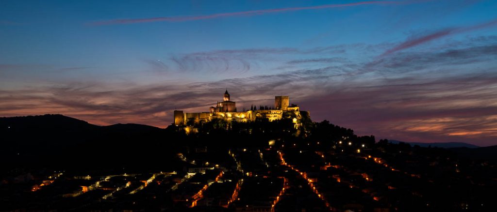 Alcalá la Real (Jaén): qué ver y consejos para un fin de semana de ensueño 7 alcala la real atardecer con la fortaleza de la mota