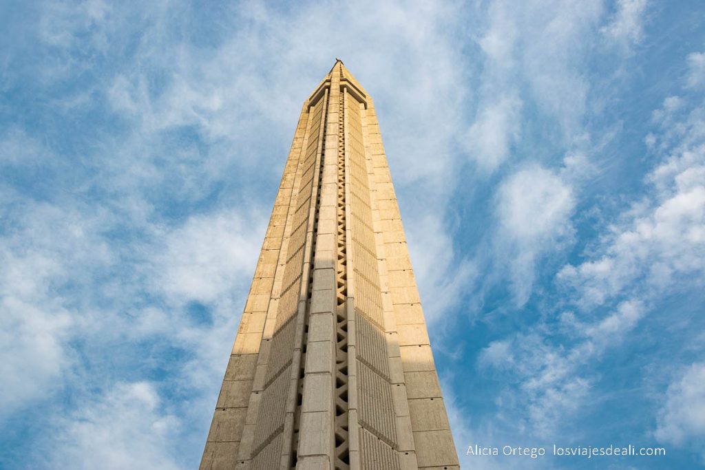 minarete de la mezquita faisal de islamabad