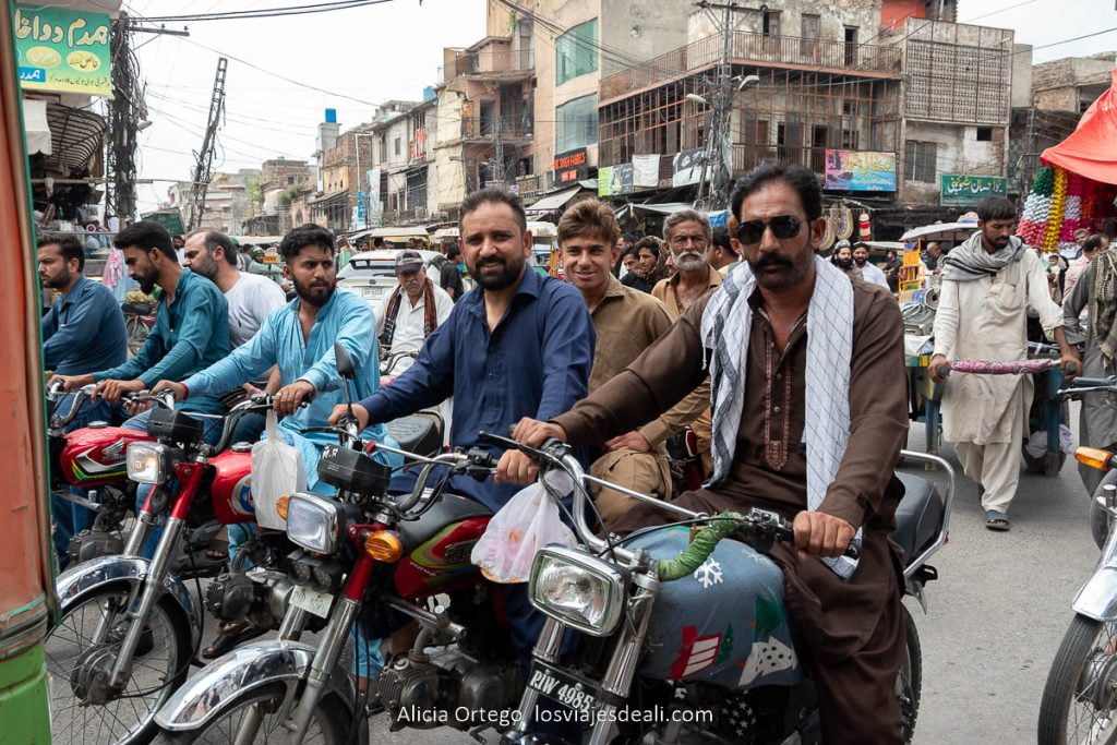 21 días en el Norte de Pakistán: imágenes y sensaciones de un viaje increíble 94 motoristas de Rawalpindi