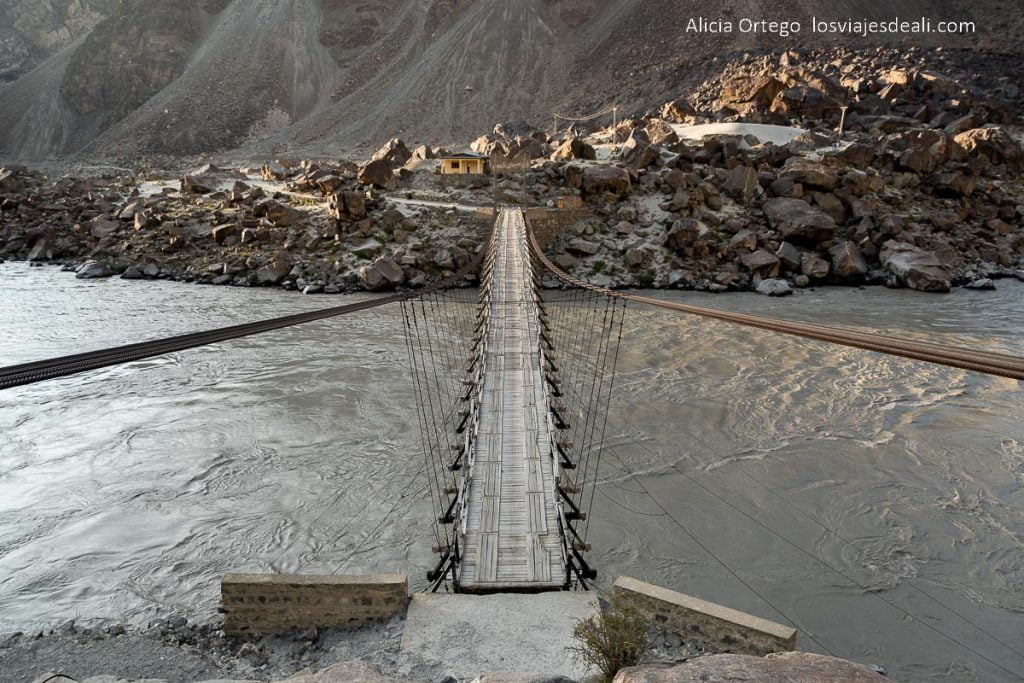 21 días en el Norte de Pakistán: imágenes y sensaciones de un viaje increíble 86 puente sobre el río indo