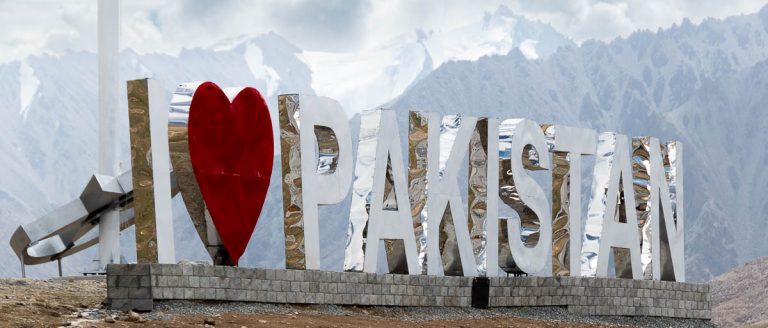 21 días en el Norte de Pakistán: imágenes y sensaciones de un viaje increíble 15 cartel I love Pakistan