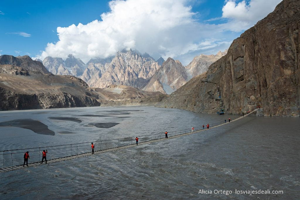 21 días en el Norte de Pakistán: imágenes y sensaciones de un viaje increíble 87 puente colgante de husseini en passu pakistan