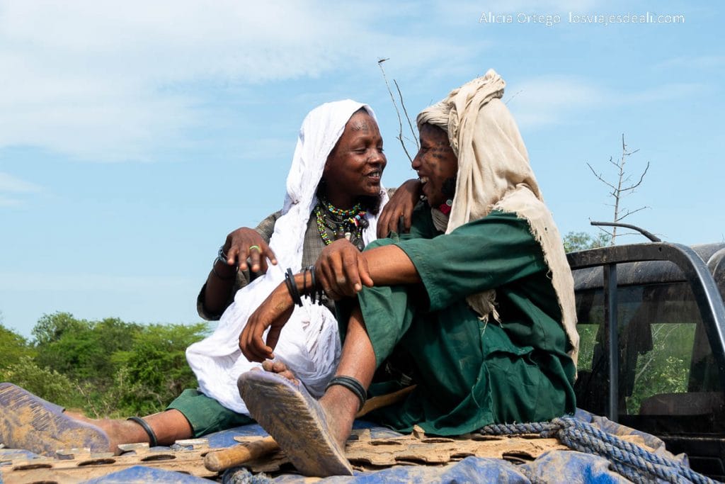 Festival Gerewol de Chad, una aventura inolvidable 125 miradas cómplices entre dos chicos wodaabe