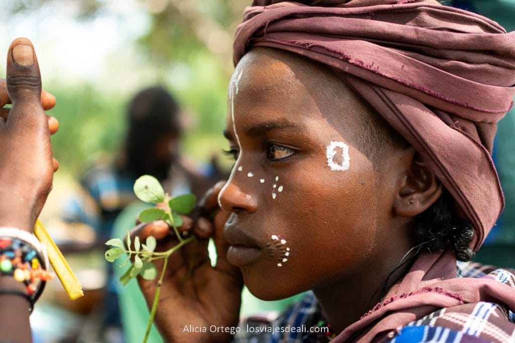 Festival Gerewol de Chad, una aventura inolvidable 110 momento de maquillaje para el gerewol