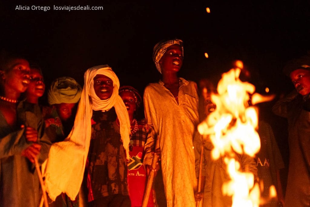 Festival Gerewol de Chad, una aventura inolvidable 121 niños wodaabe en el gerewol nocturno