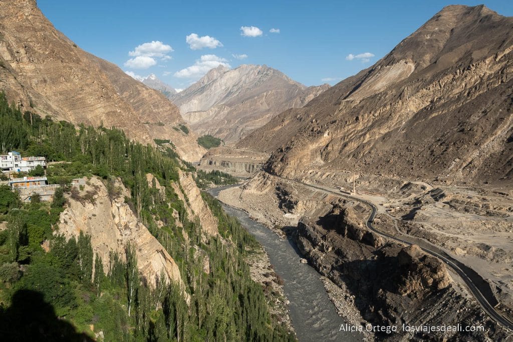 Qué ver en Karimabad en dos días: guía completa de este imprescindible del Norte de Pakistán 57 vista del valle de hunza desde el fuerte altit