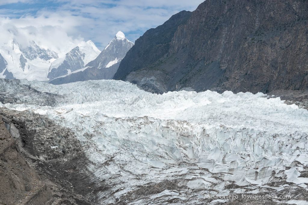 12 sitios que ver en Pakistán (Norte), un viaje alucinante 70 glaciar de passu con picos al fondo