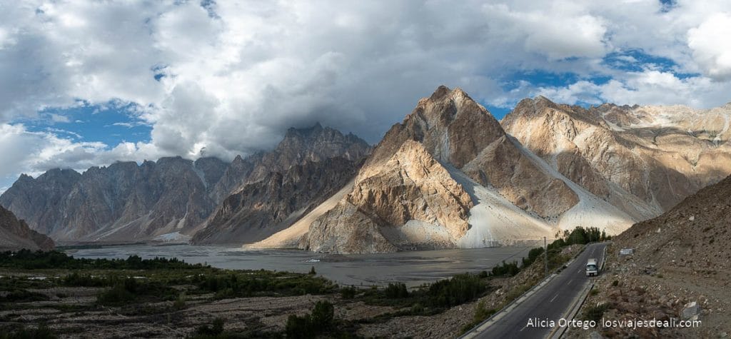 panorámica del valle de passu