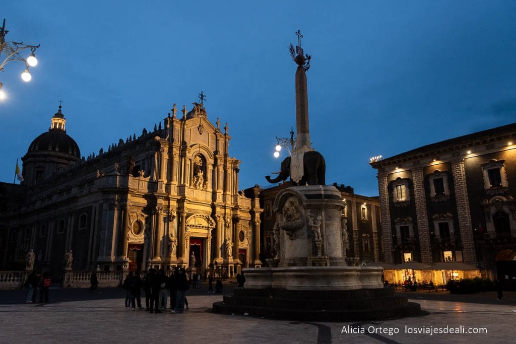 Qué ver en Sicilia en 8 días entre Catania, Siracusa y Taormina 58 piazza del duomo de Catania que ver en sicilia en 8 días