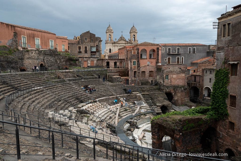 Qué ver en Sicilia en 8 días entre Catania, Siracusa y Taormina 59 teatro greco romano de catania