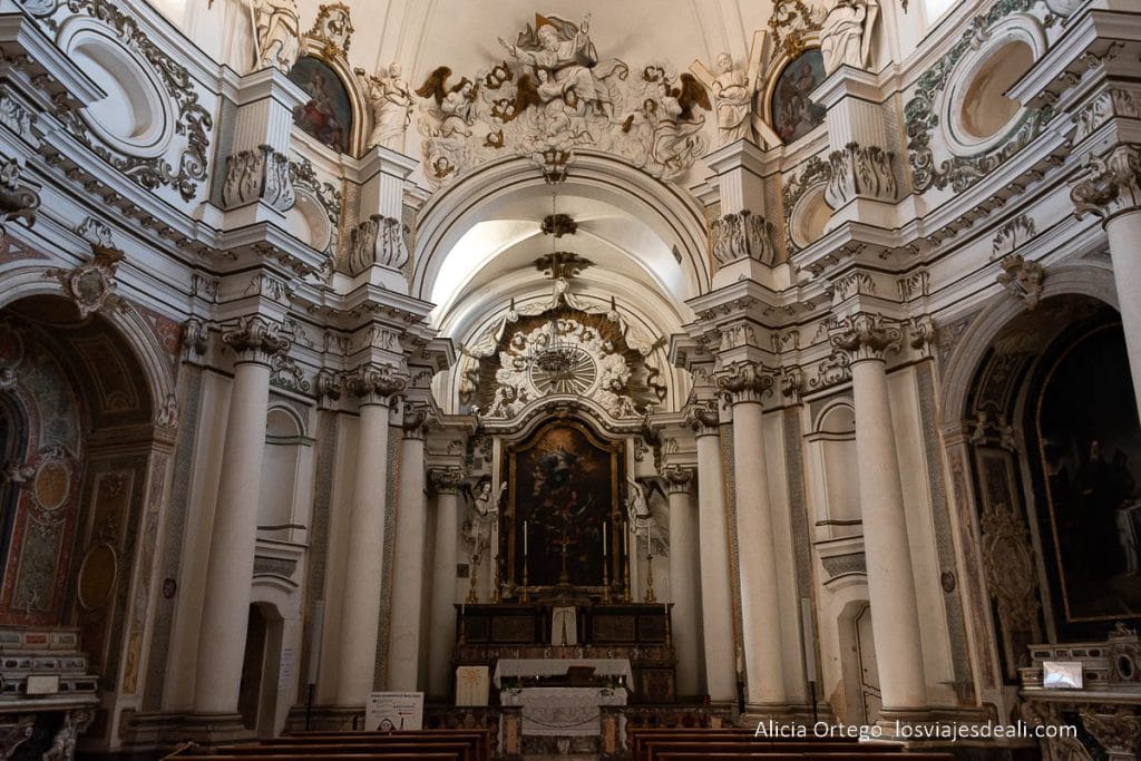 9 sitios que ver en Noto, la impresionante ciudad barroca que no te debes perder en Sicilia 64 altar de chiesa de santa chiara de noto
