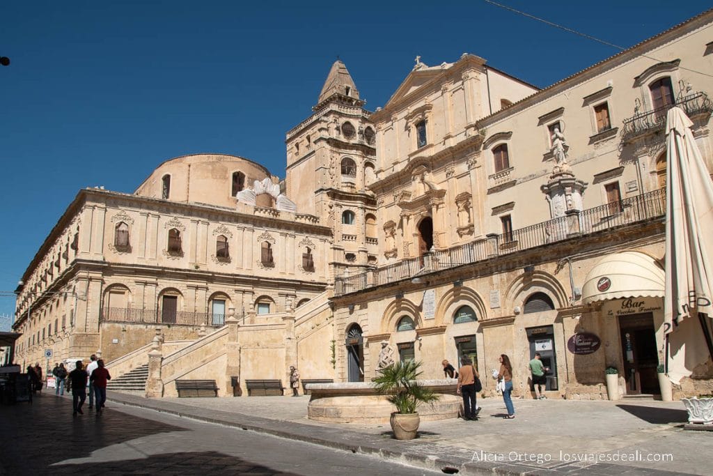 9 sitios que ver en Noto, la impresionante ciudad barroca que no te debes perder en Sicilia 63 iglesia de san francisco de asís de noto