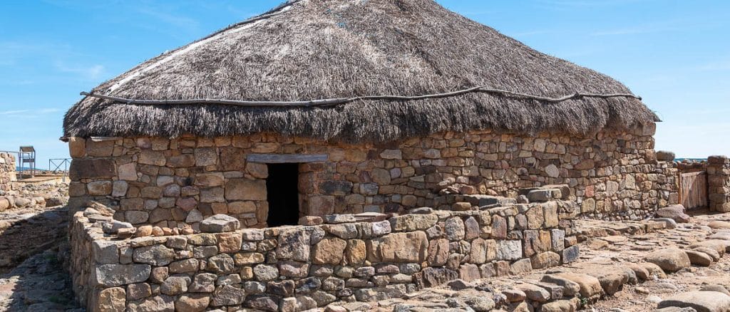 Descubre Numancia y su extraordinaria historia con esta guía 3 casa celtíbera en Numancia, Soria