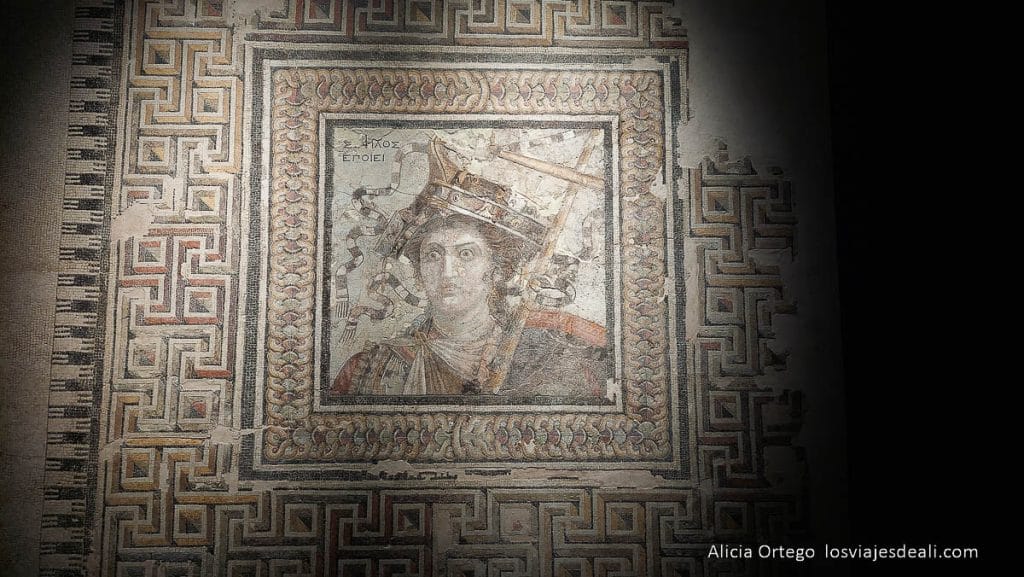 mosaico romano en el museo que ver en alejandría