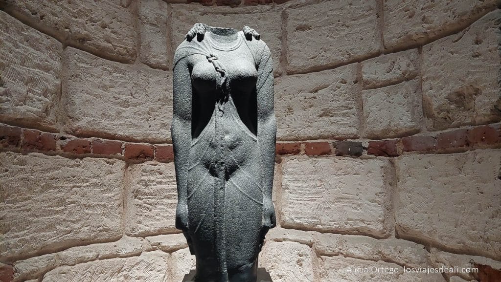 estatua de reina ptolemaica