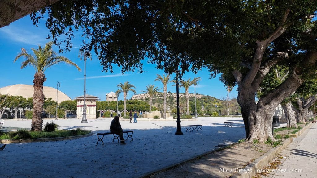 9 sitios que ver en Noto, la impresionante ciudad barroca que no te debes perder en Sicilia 60 parque junto a la parada de bus de Noto