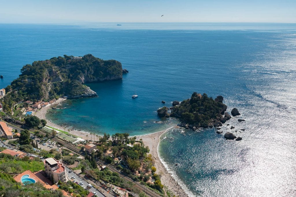 Qué ver en Taormina: Descubre la perla de Sicilia 36 isola bella vista desde castelmola