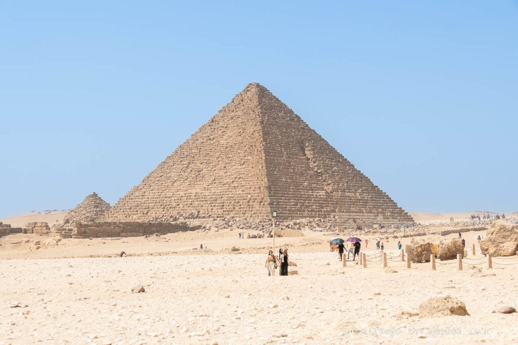 Guía para visitar las Pirámides de Giza: un viaje al corazón del Antiguo Egipto 46 piramide de micerino en las pirámides de giza