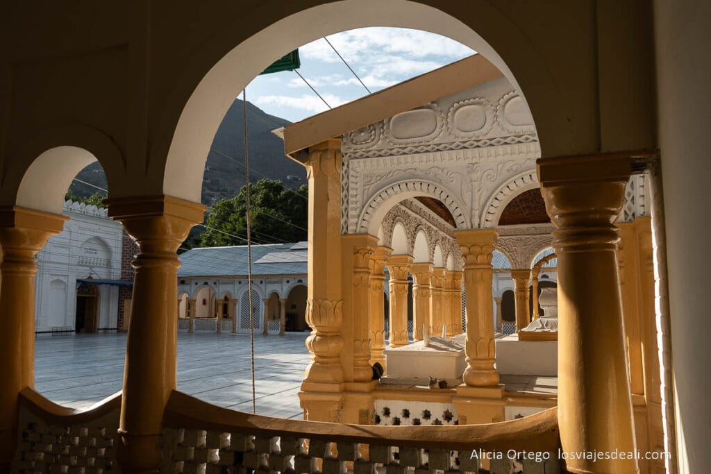 12 sitios que ver en Pakistán (Norte), un viaje alucinante 79 mezquita de chitral qué ver en pakistán