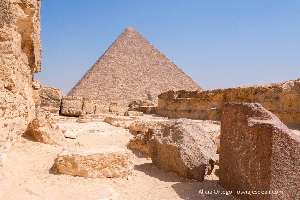 Guía para visitar las Pirámides de Giza: un viaje al corazón del Antiguo Egipto 39 pirámide de keops desde la de kefren
