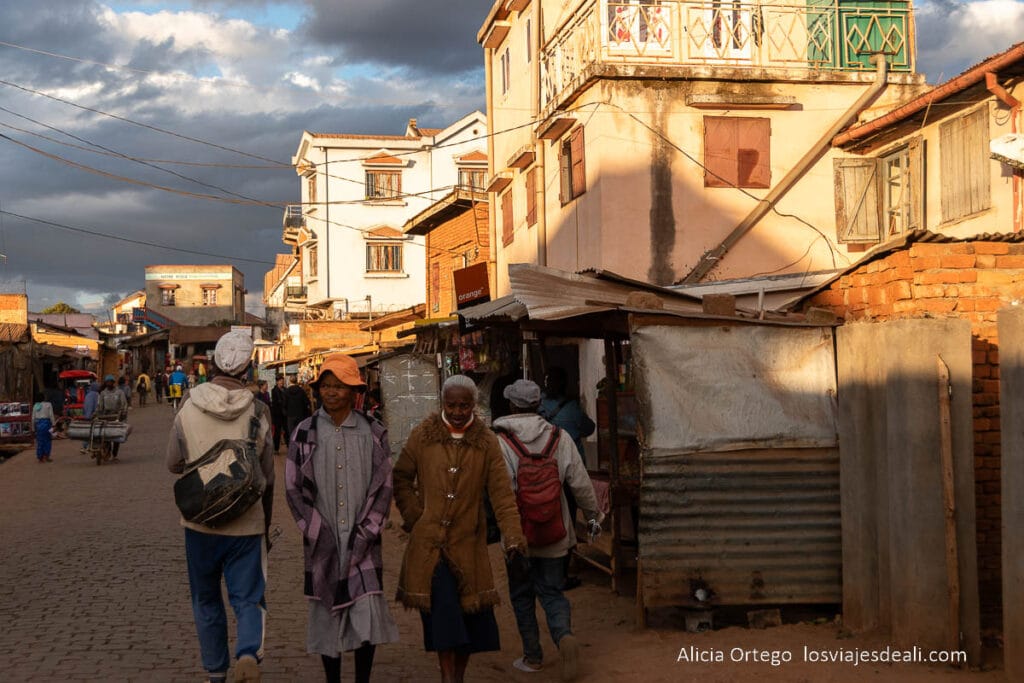 17 sitios fabulosos que ver en Madagascar, de la costa este a la oeste 47 calles del mercado de antsirabe