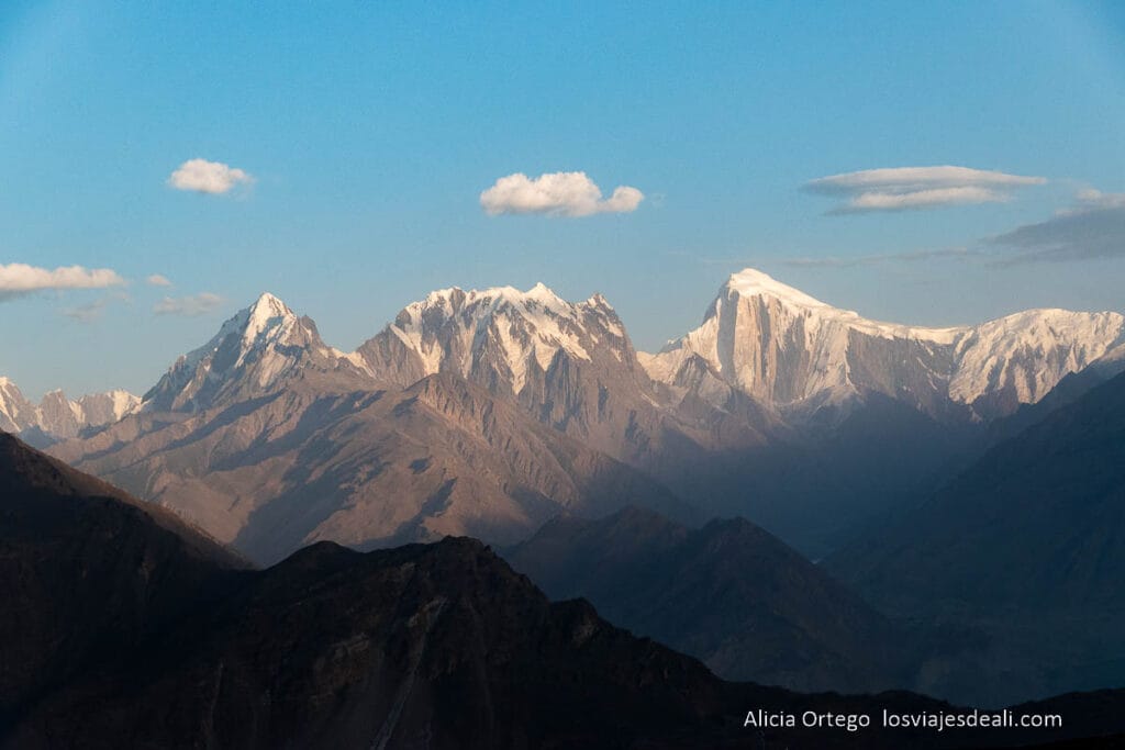 Qué ver en Karimabad en dos días: guía completa de este imprescindible del Norte de Pakistán 77 atardecer en el karakorum desde el mirador