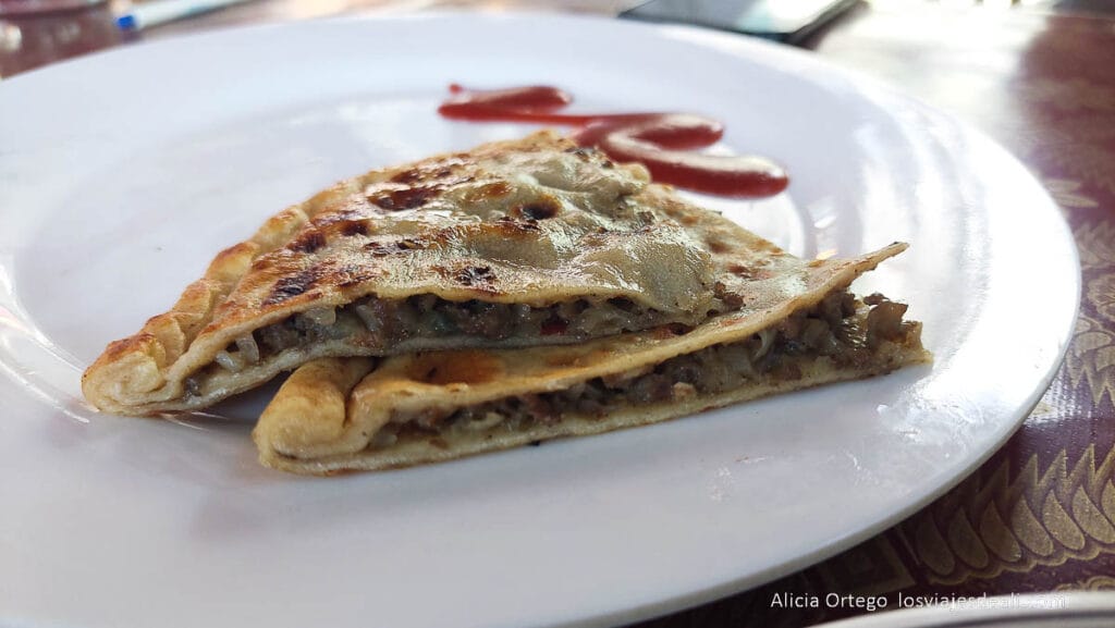 Qué ver en Karimabad en dos días: guía completa de este imprescindible del Norte de Pakistán 80 especie de pizza del tree house cafe de karimabad