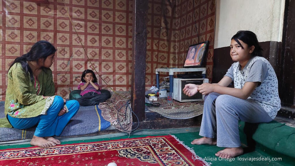 Qué ver en Karimabad en dos días: guía completa de este imprescindible del Norte de Pakistán 70 niñas de karimabad en su casa